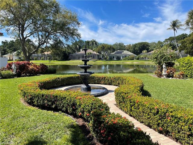 914 SPANISH MOSS TRL, Naples, FL 34108