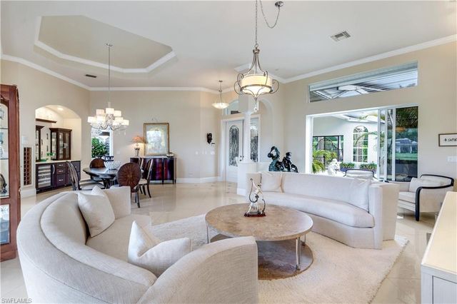 914 SPANISH MOSS TRL, Naples, FL 34108