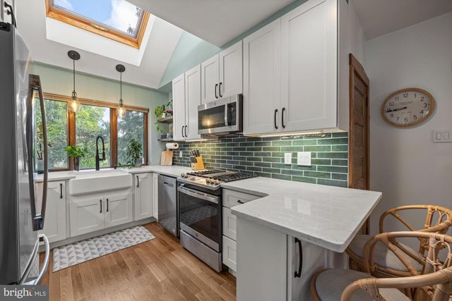 118 WOODLAND AVE, Barrington, NJ 08007