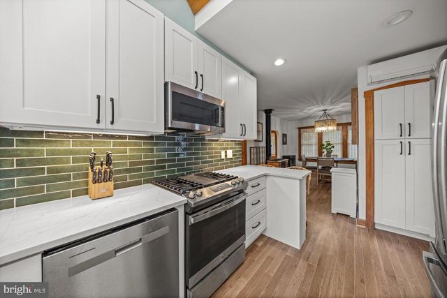 118 WOODLAND AVE, Barrington, NJ 08007
