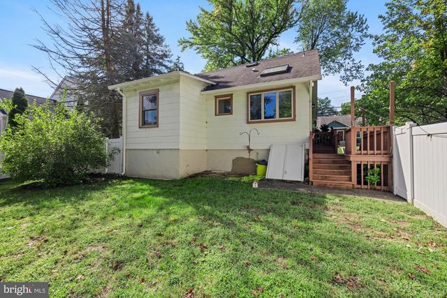 118 WOODLAND AVE, Barrington, NJ 08007