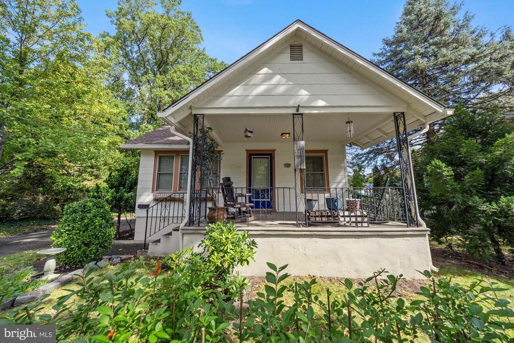 118 WOODLAND AVE, Barrington, NJ 08007