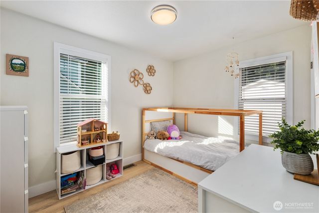 815 NE 2nd Avenue NE, Puyallup, WA 98372