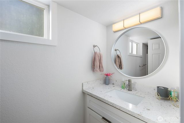 815 NE 2nd Avenue NE, Puyallup, WA 98372