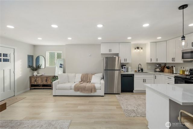 815 NE 2nd Avenue NE, Puyallup, WA 98372