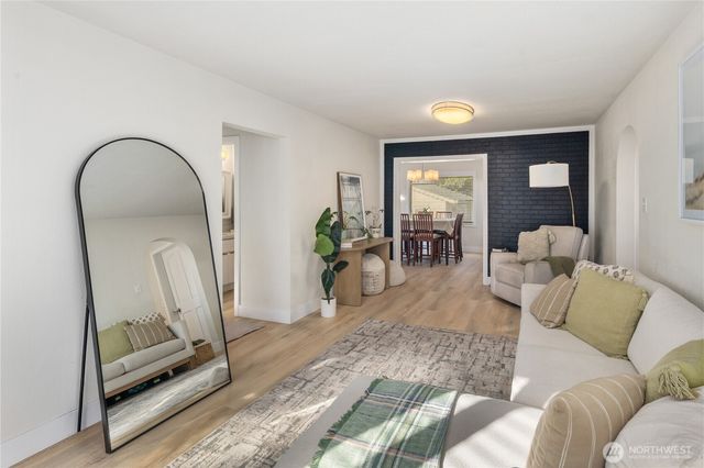 815 NE 2nd Avenue NE, Puyallup, WA 98372