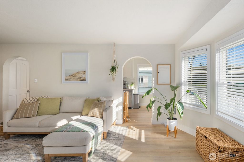 815 NE 2nd Avenue NE, Puyallup, WA 98372