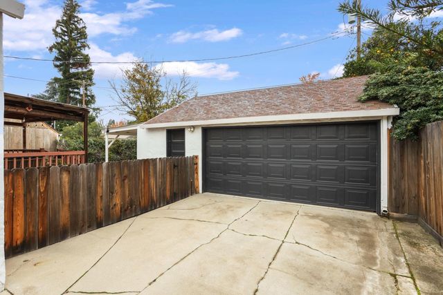 914 S Pleasant Ave, Lodi, CA 95240