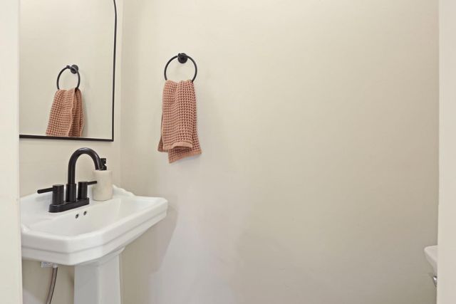 914 S Pleasant Ave, Lodi, CA 95240