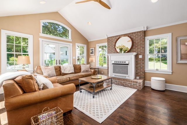 211 S Main, Granville, OH 43023