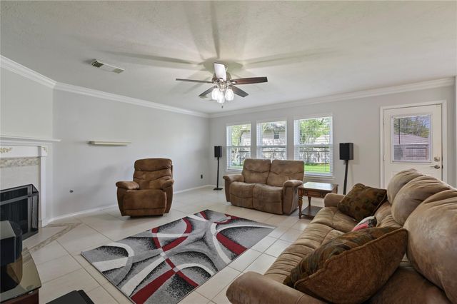 207 Fox Springs Court, Dickinson, TX 77539