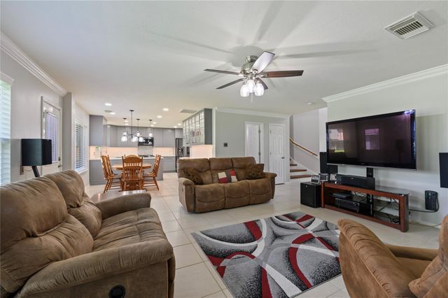 207 Fox Springs Court, Dickinson, TX 77539