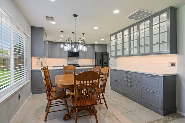 207 Fox Springs Court, Dickinson, TX 77539