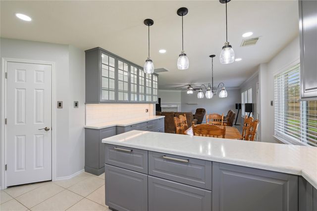 207 Fox Springs Court, Dickinson, TX 77539