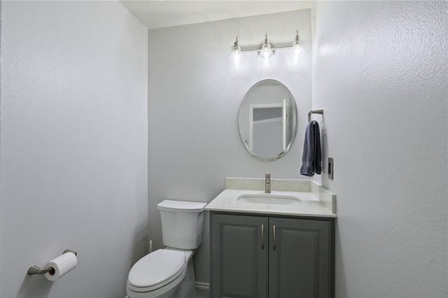 207 Fox Springs Court, Dickinson, TX 77539