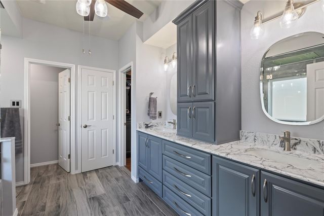 207 Fox Springs Court, Dickinson, TX 77539