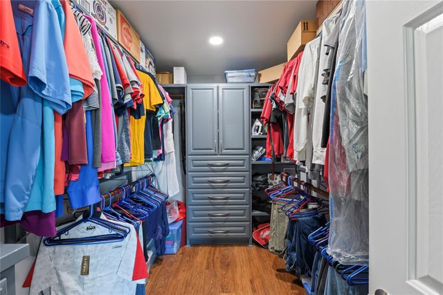 207 Fox Springs Court, Dickinson, TX 77539