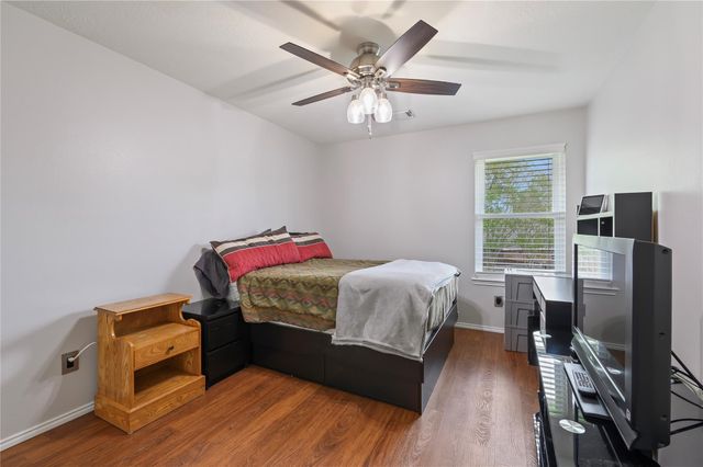 207 Fox Springs Court, Dickinson, TX 77539