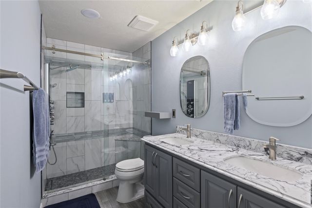 207 Fox Springs Court, Dickinson, TX 77539