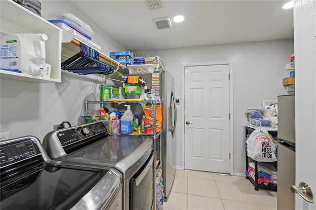 207 Fox Springs Court, Dickinson, TX 77539