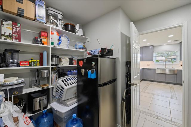 207 Fox Springs Court, Dickinson, TX 77539