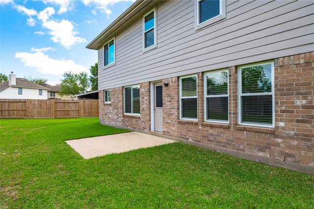 207 Fox Springs Court, Dickinson, TX 77539