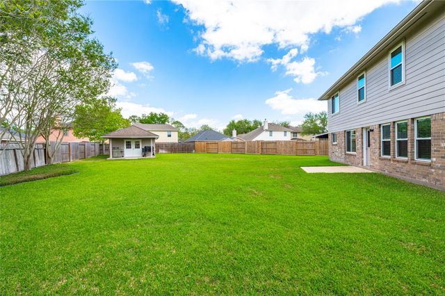 207 Fox Springs Court, Dickinson, TX 77539