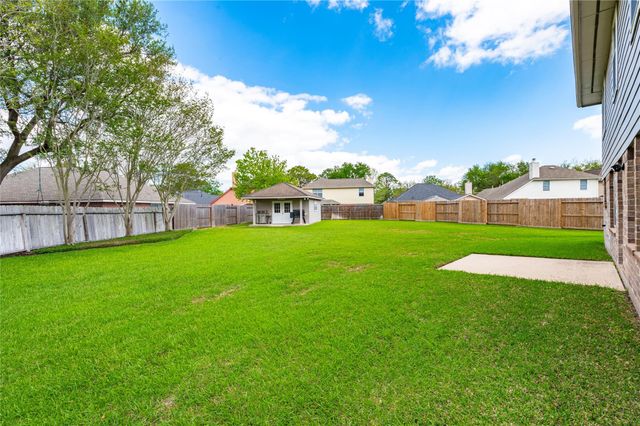 207 Fox Springs Court, Dickinson, TX 77539
