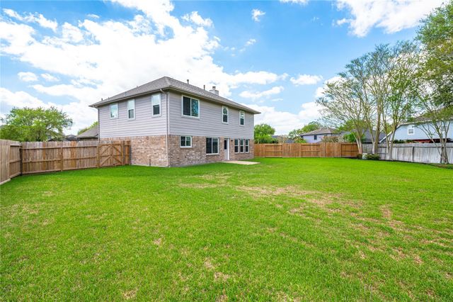 207 Fox Springs Court, Dickinson, TX 77539