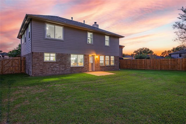 207 Fox Springs Court, Dickinson, TX 77539