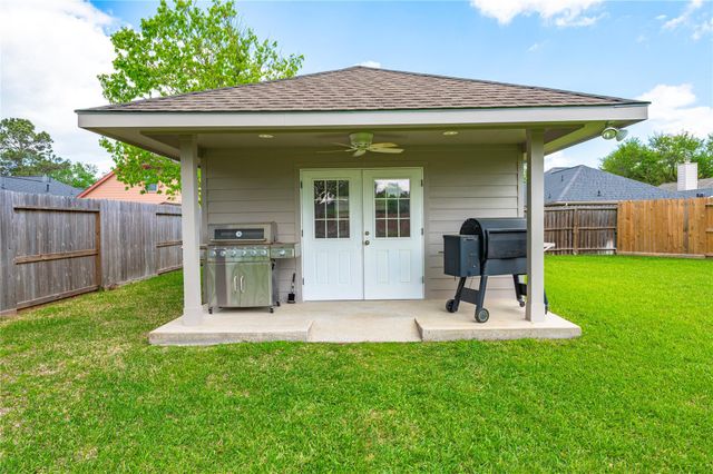 207 Fox Springs Court, Dickinson, TX 77539