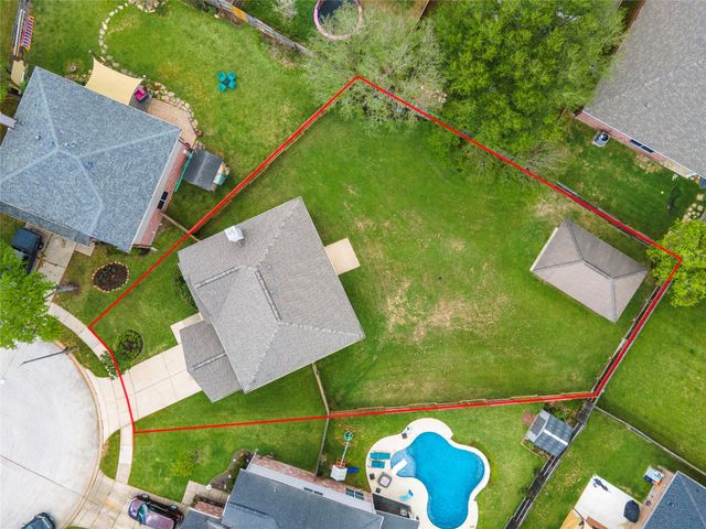 207 Fox Springs Court, Dickinson, TX 77539