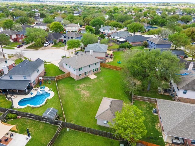 207 Fox Springs Court, Dickinson, TX 77539