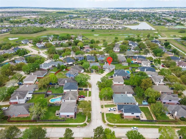 207 Fox Springs Court, Dickinson, TX 77539