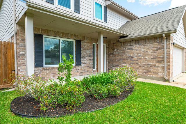 207 Fox Springs Court, Dickinson, TX 77539