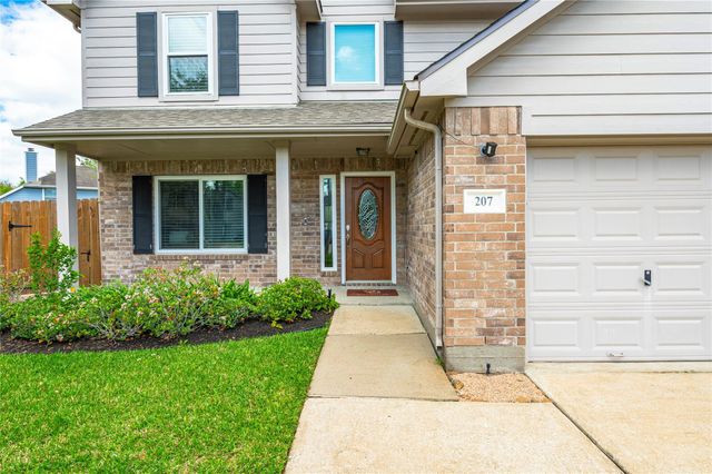 207 Fox Springs Court, Dickinson, TX 77539