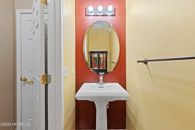 90 Deepwater Circle, Manalapan, NJ 07726