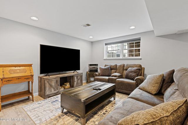 90 Deepwater Circle, Manalapan, NJ 07726