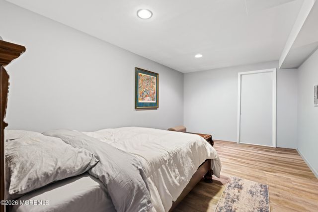 90 Deepwater Circle, Manalapan, NJ 07726