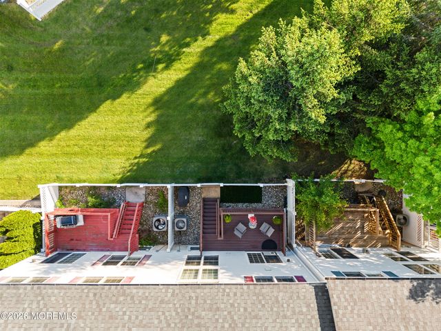 90 Deepwater Circle, Manalapan, NJ 07726