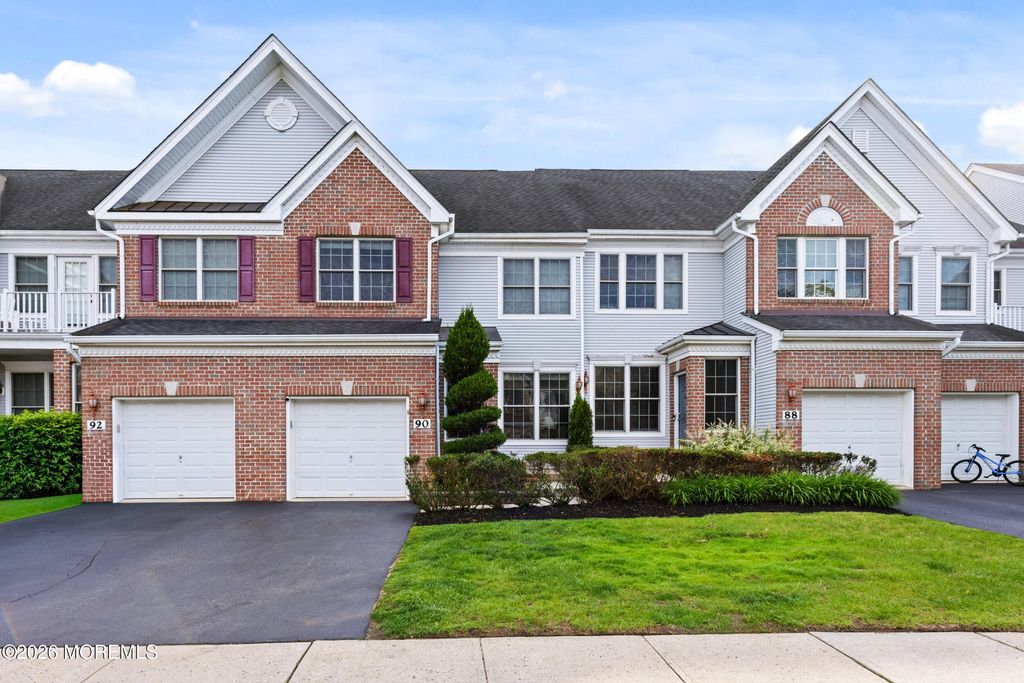 90 Deepwater Circle, Manalapan, NJ 07726