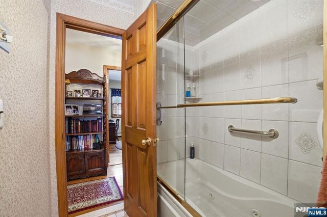 36 Page Drive, Oakland, NJ 07436
