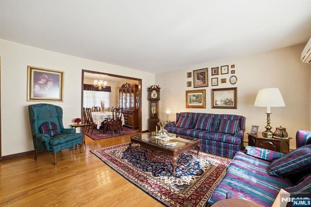 36 Page Drive, Oakland, NJ 07436