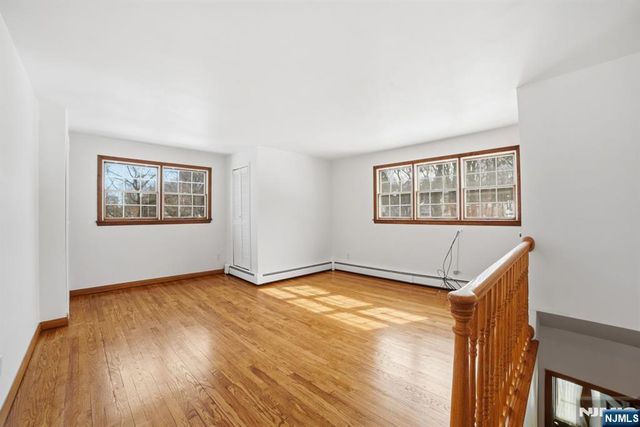 36 Page Drive, Oakland, NJ 07436