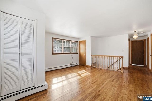 36 Page Drive, Oakland, NJ 07436