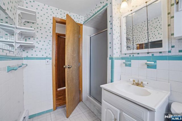 36 Page Drive, Oakland, NJ 07436