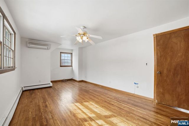 36 Page Drive, Oakland, NJ 07436
