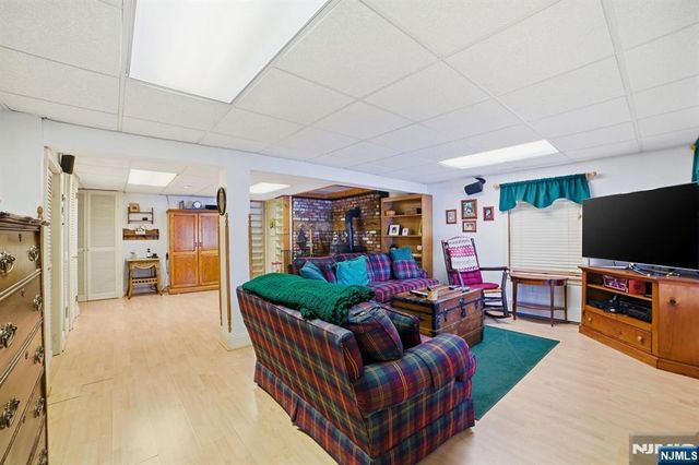 36 Page Drive, Oakland, NJ 07436