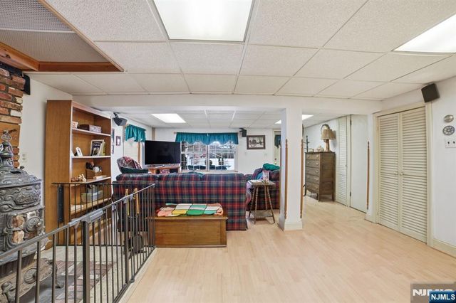 36 Page Drive, Oakland, NJ 07436