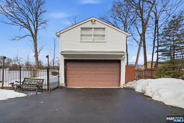 36 Page Drive, Oakland, NJ 07436